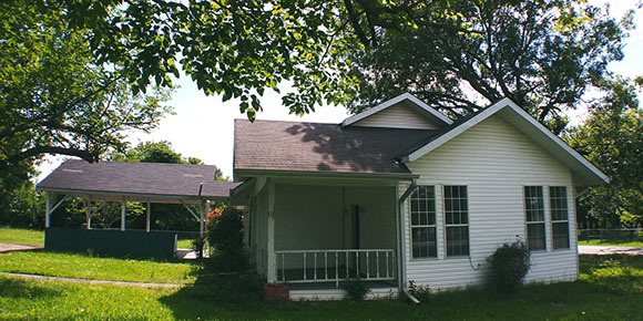 3 BEDROOMS&nbsp; |&nbsp; 2 FULL BATHS&nbsp; |&nbsp; 1,721 SQ FT&nbsp; |&nbsp; .27 ACRE HEATING: GAS HEATING: GAS AMENETIES / APPLIANCES: Dishwasher, Stove / Oven Hardwood Flo