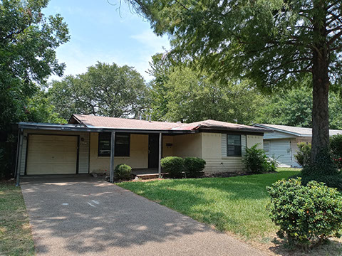 3 BEDROOMS&nbsp; |&nbsp; 2 FULL BATHS&nbsp; |&nbsp; 1,721 SQ FT&nbsp; |&nbsp; .27 ACRE HEATING: GAS HEATING: GAS AMENETIES / APPLIANCES: Dishwasher, Stove / Oven Hardwood Flo