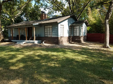 3 BEDROOMS&nbsp; |&nbsp; 2 FULL BATHS&nbsp; |&nbsp; 1,721 SQ FT&nbsp; |&nbsp; .27 ACRE HEATING: GAS HEATING: GAS AMENETIES / APPLIANCES: Dishwasher, Stove / Oven Hardwood Flo