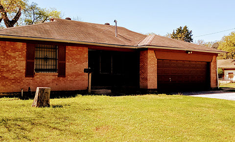 3 BEDROOMS&nbsp; |&nbsp; 2 FULL BATHS&nbsp; |&nbsp; 1,721 SQ FT&nbsp; |&nbsp; .27 ACRE HEATING: GAS HEATING: GAS AMENETIES / APPLIANCES: Dishwasher, Stove / Oven Hardwood Flo