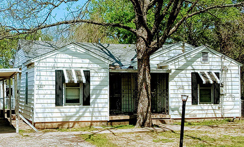 3 BEDROOMS&nbsp; |&nbsp; 2 FULL BATHS&nbsp; |&nbsp; 1,721 SQ FT&nbsp; |&nbsp; .27 ACRE HEATING: GAS HEATING: GAS AMENETIES / APPLIANCES: Dishwasher, Stove / Oven Hardwood Flo